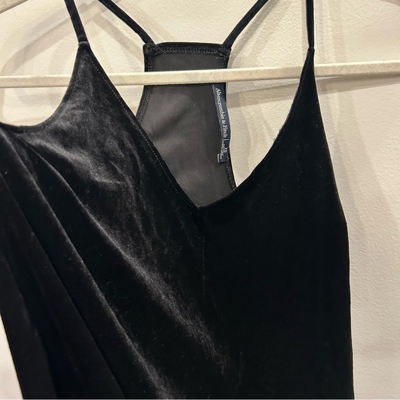 Cute Black Abercrombie & Fitch velvet Top - Picture 4 of 4